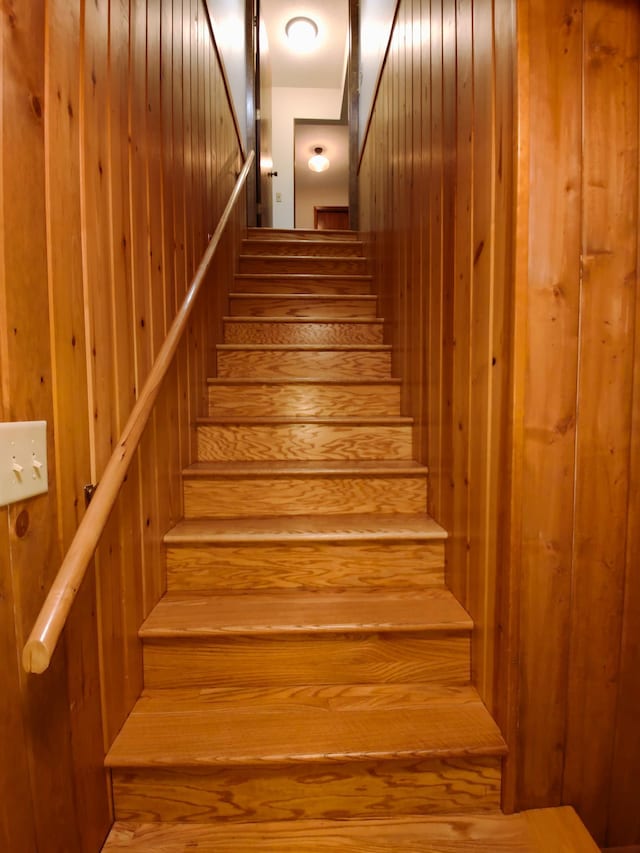 620 Maple St, Dassel, MN 55325 - view of stairs