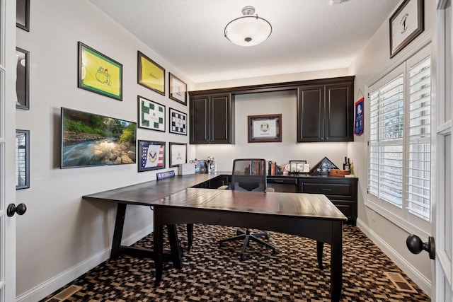 2971 Fairway Dr, Chaska, MN 55318 - office space with plenty of natural light and baseboards