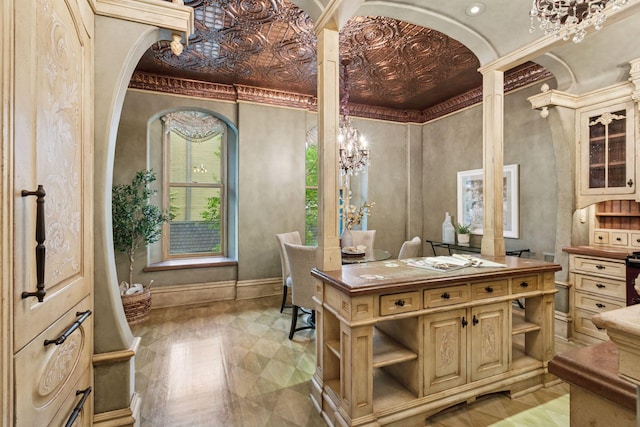 8 Grove St Unit 8B, Minneapolis, MN 55401 - bathroom featuring ornate columns and crown molding
