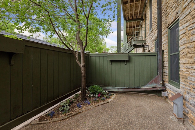 8 Grove St Unit 8B, Minneapolis, MN 55401 - view of patio featuring fence