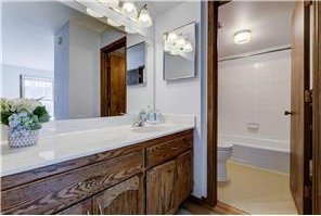 709 11th Ave S Unit 5, Hopkins, MN 55343 - bathroom with vanity, toilet, and bathing tub / shower combination