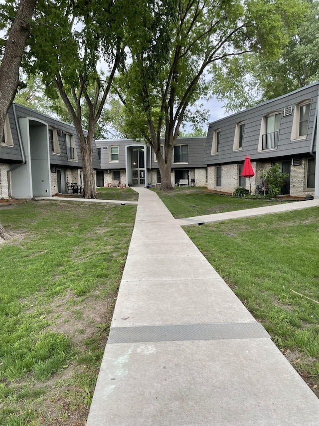 709 11th Ave S Unit 5, Hopkins, MN 55343 - surrounding community with a yard