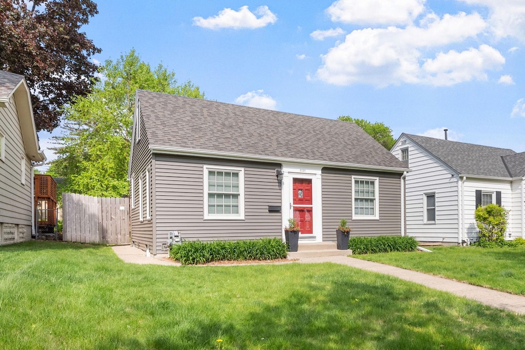 3126 Mckinley St NE, Minneapolis, MN 55418 - cape cod-style house with roof with shingles
