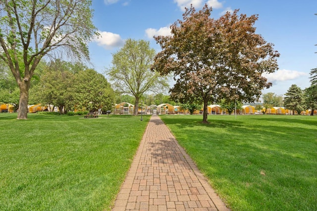 5450 Three Points Blvd Unit 623, Mound, MN 55364 - view of home's community with a lawn