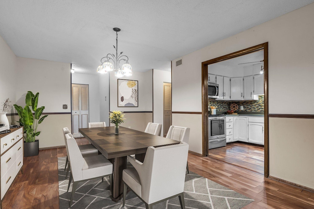 3090 Lexington Ave N Unit A9, Roseville, MN 55113 - dining room featuring dark wood-style floors and a chandelier