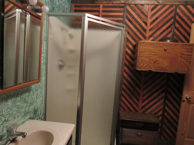4054 Aspen Rd, Moose Lake, MN 55767 - bathroom featuring a shower stall, vanity, and wallpapered walls