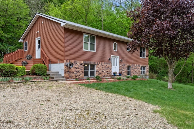 W1618 850th Ave, Spring Valley, WI 54767 - split foyer home with a front yard and brick siding