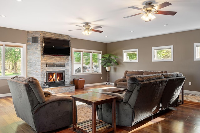 living area featuring a ceiling fan, baseboards, healthy amount of natural light, and recessed lighting