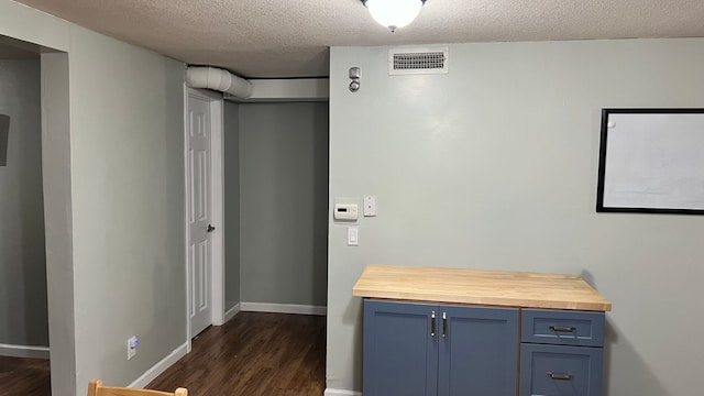 1824 5th St Unit A, Minneapolis, MN 55454 - bathroom featuring a textured ceiling, wood finished floors, and baseboards