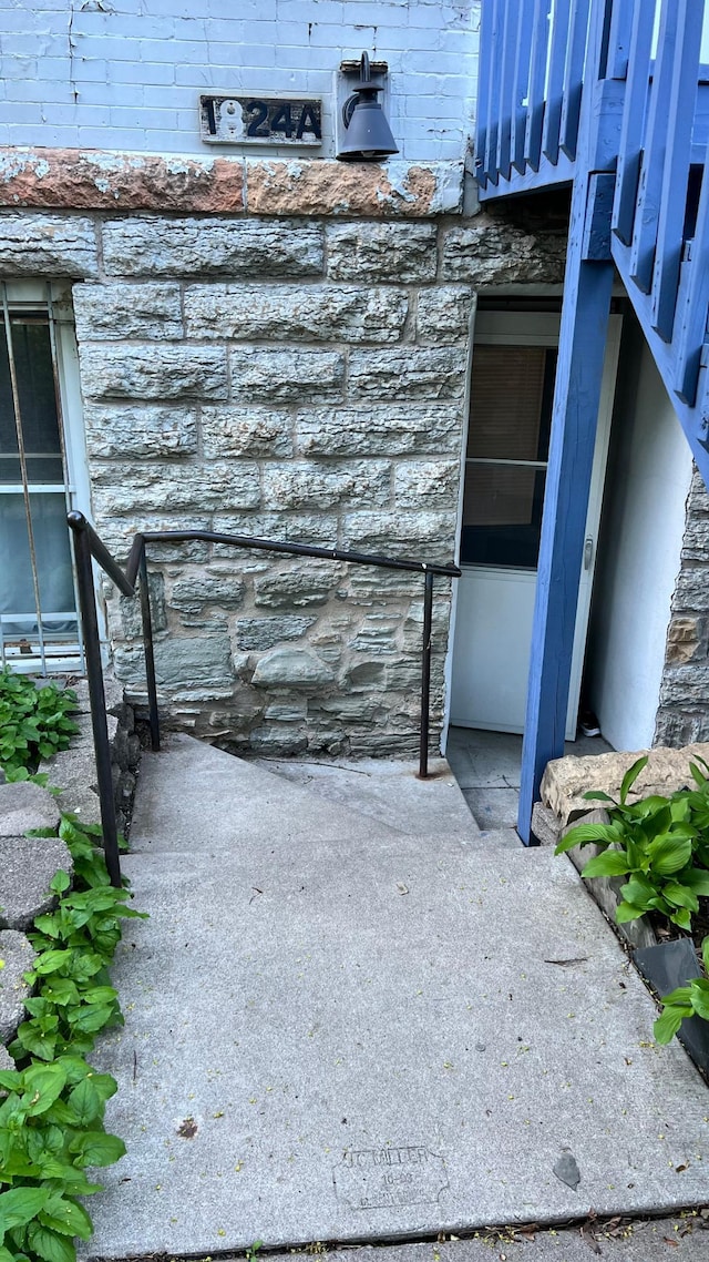 1824 5th St Unit A, Minneapolis, MN 55454 - exterior view of stone siding