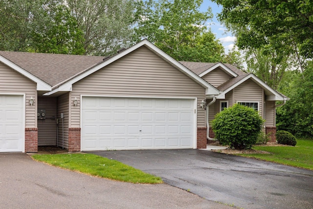 934 105th Ave NW, Coon Rapids, MN 55433 - single story home featuring brick siding, an attached garage, and roof with shingles