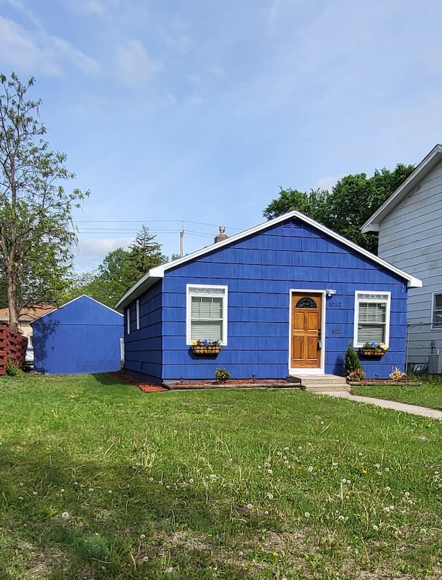 5252 Queen Ave N, Minneapolis, MN 55430 - view of front of property featuring a front yard