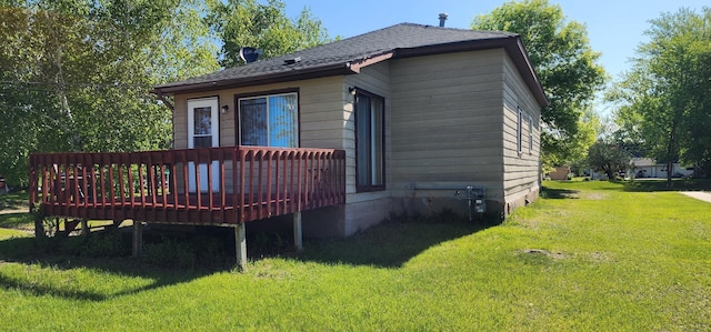 503 5th St SE, Staples, MN 56479 - back of house featuring a wooden deck, a yard, and roof with shingles