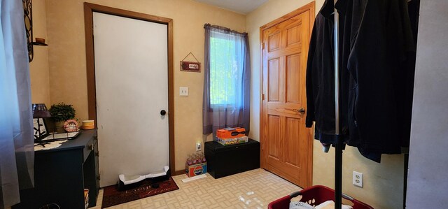 503 5th St SE, Staples, MN 56479 - view of entryway