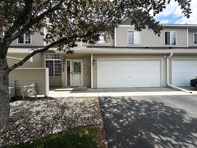 1784 Sandstone Curv, Shakopee, MN 55379 - view of front of property featuring driveway and a garage