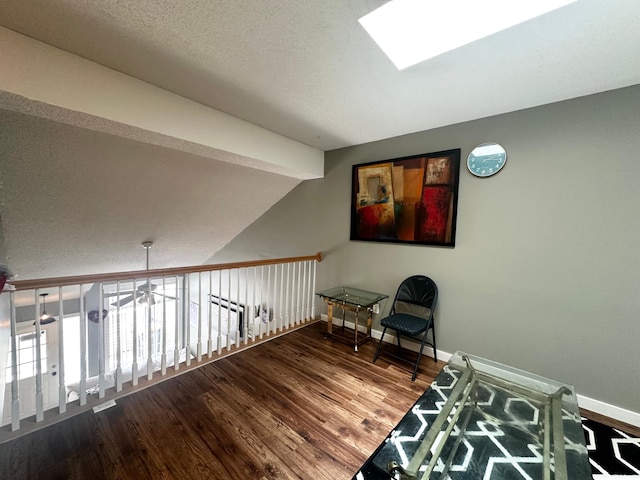 1784 Sandstone Curv, Shakopee, MN 55379 - living area featuring wood finished floors, a skylight, baseboards, a ceiling fan, and vaulted ceiling