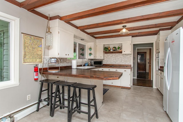 1513 40th Ave N, Moorhead, MN 56560 - kitchen featuring stainless steel appliances, a peninsula, a sink, decorative backsplash, and open shelves