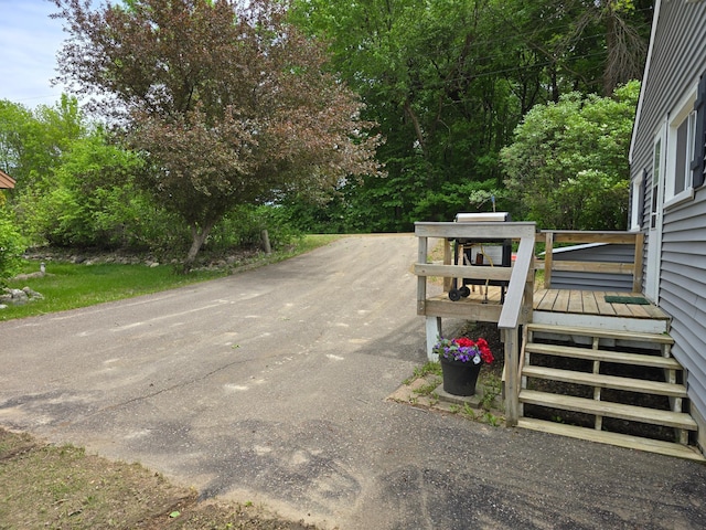 8137 Hoyt Ave SW, Victor Twp, MN 55349 - view of road