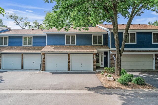 9361 Nesbitt Rd, Bloomington, MN 55437 - photo 1
