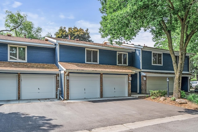 9361 Nesbitt Rd, Bloomington, MN 55437 - photo 2