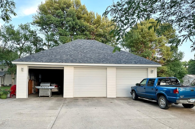 573 Rowland St, Tracy, MN 56175 - view of detached garage
