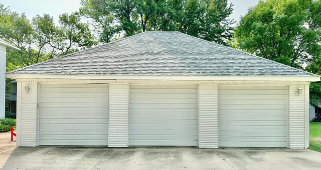 573 Rowland St, Tracy, MN 56175 - view of detached garage