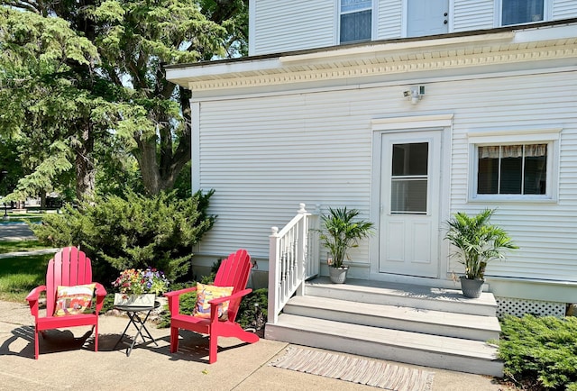 573 Rowland St, Tracy, MN 56175 - view of exterior entry featuring a patio area