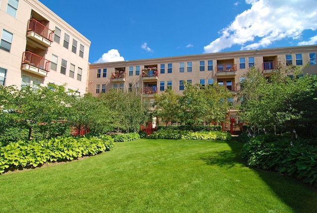 500 2nd St Unit 116, Minneapolis, MN 55401 - view of green lawn