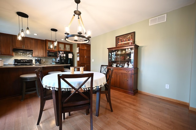 306 Windcrest Ln SE, New Prague, MN 56071 - dining space featuring a chandelier, light wood-style flooring, baseboards, and recessed lighting