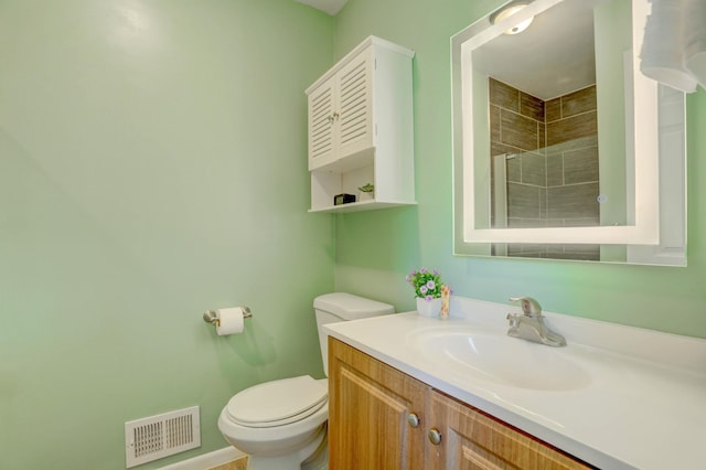 2714 18th Ave S, Minneapolis, MN 55407 - full bath featuring toilet, vanity, a tile shower, and baseboards