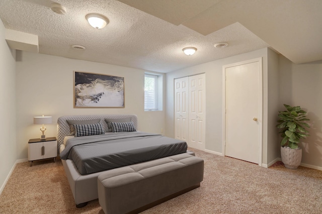 2714 18th Ave S, Minneapolis, MN 55407 - bedroom featuring carpet, a textured ceiling, and baseboards