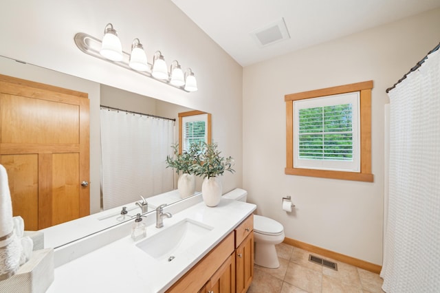 full bathroom featuring plenty of natural light, toilet, baseboards, and vanity