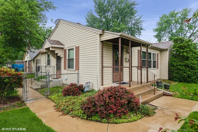 718 Atwood St S, Shakopee, MN 55379 - view of front of property with a gate