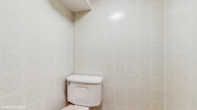 718 Atwood St S, Shakopee, MN 55379 - bathroom with toilet