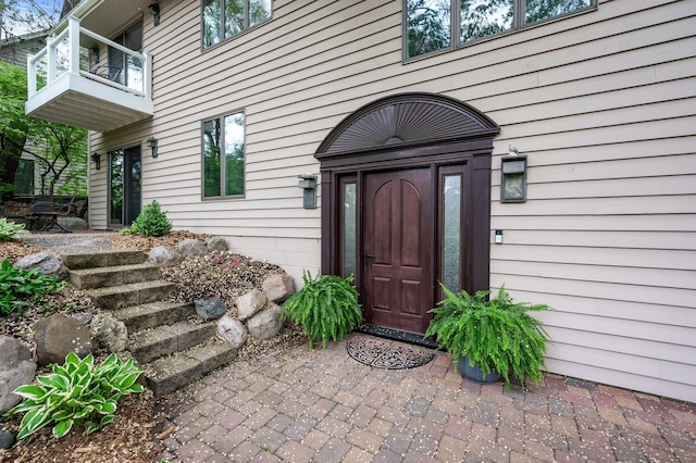 5401 Mount Normandale Dr, Bloomington, MN 55437 - entrance to property with a balcony