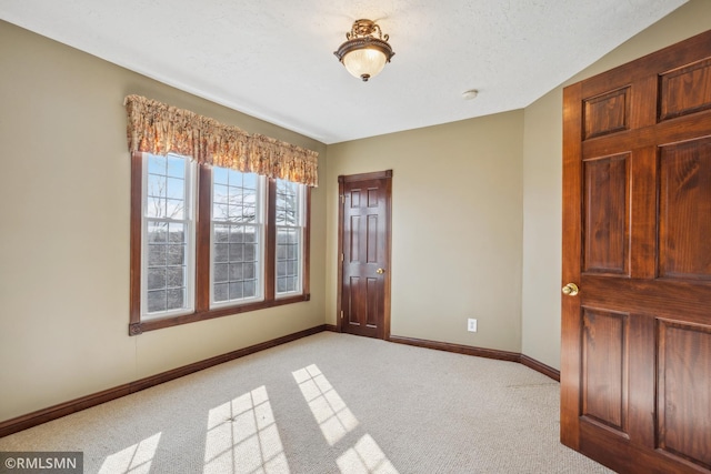 1134 Lincoln St NE, Minneapolis, MN 55413 - entrance foyer featuring light carpet and baseboards