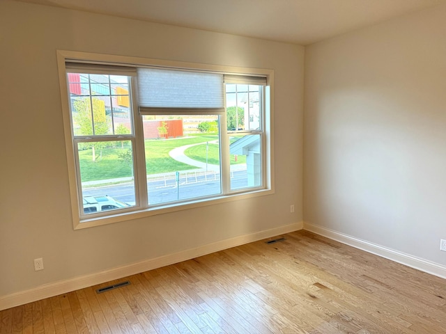 628 20th Ave S, Minneapolis, MN 55454 - unfurnished room with baseboards and light wood finished floors