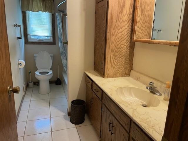 4924 Three Points Blvd, Mound, MN 55364 - full bath featuring tile patterned floors, toilet, vanity, and shower / tub combo