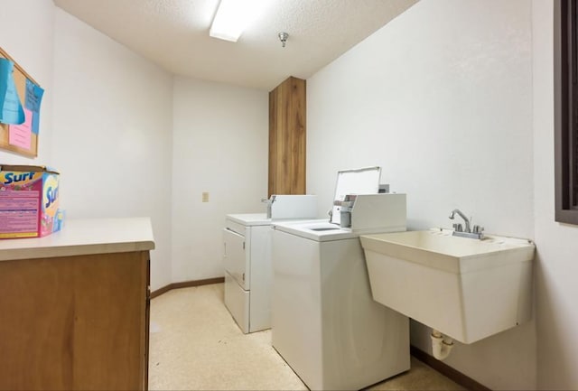 221 Grand Ave W Unit 314, South Saint Paul, MN 55075 - washroom featuring washing machine and clothes dryer, a sink, and baseboards