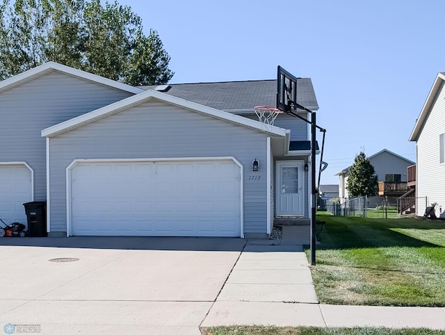view of front of house with a garage and driveway