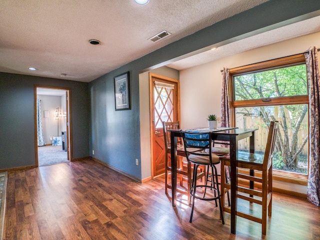 300 27th St NE, Bemidji, MN 56601 - dining area with wood finished floors, baseboards, a textured ceiling, and recessed lighting