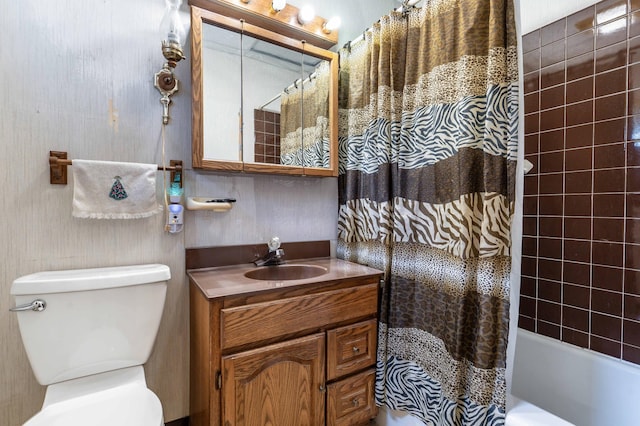 504 Laurel St, Fergus Falls, MN 56537 - full bath with vanity and shower / tub combo with curtain