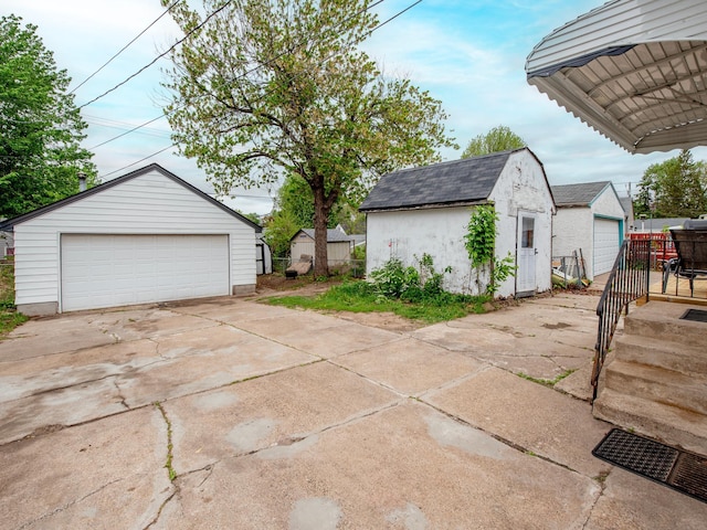 2159 Nortonia Ave, Saint Paul, MN 55119 - detached garage with fence
