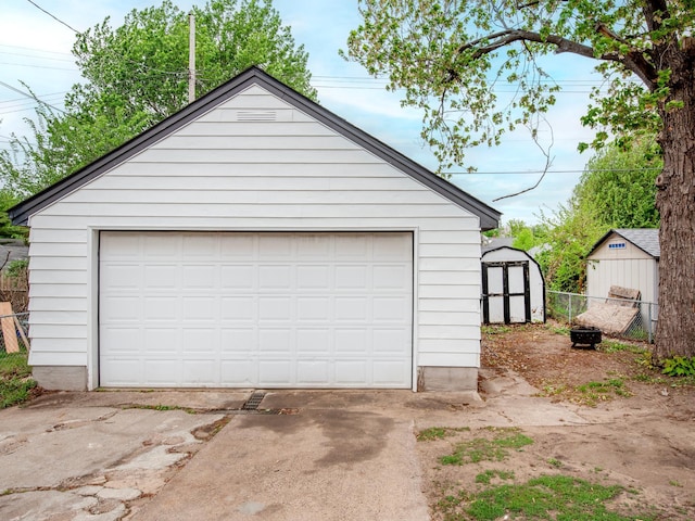 2159 Nortonia Ave, Saint Paul, MN 55119 - detached garage featuring fence