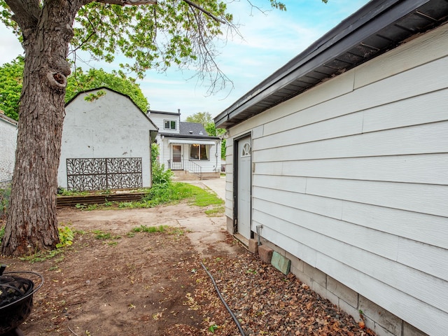 2159 Nortonia Ave, Saint Paul, MN 55119 - view of yard with an outbuilding