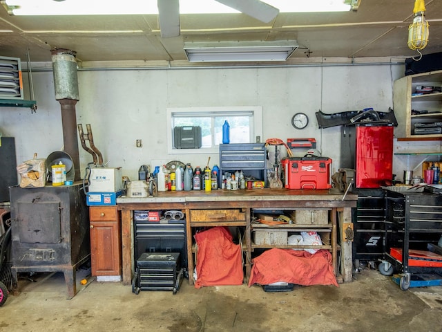 2159 Nortonia Ave, Saint Paul, MN 55119 - garage featuring a workshop area