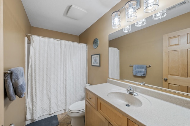 1665 3rd St SW, New Brighton, MN 55112 - full bathroom featuring toilet, vanity, tile patterned floors, and curtained shower
