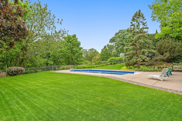 2501 112th St, Bloomington, MN 55431 - view of yard with a patio