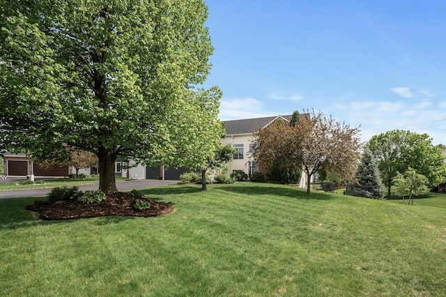 2940 Tiflawn Ct, Shakopee, MN 55379 - view of front of house with driveway and a front yard