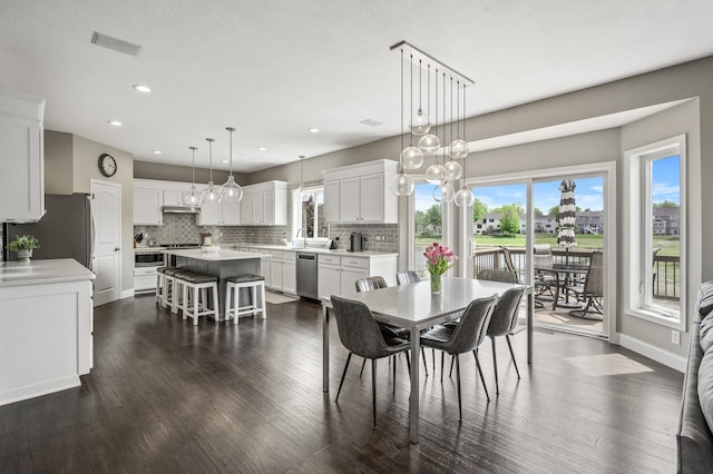 2940 Tiflawn Ct, Shakopee, MN 55379 - dining area featuring dark wood-style floors, recessed lighting, and baseboards